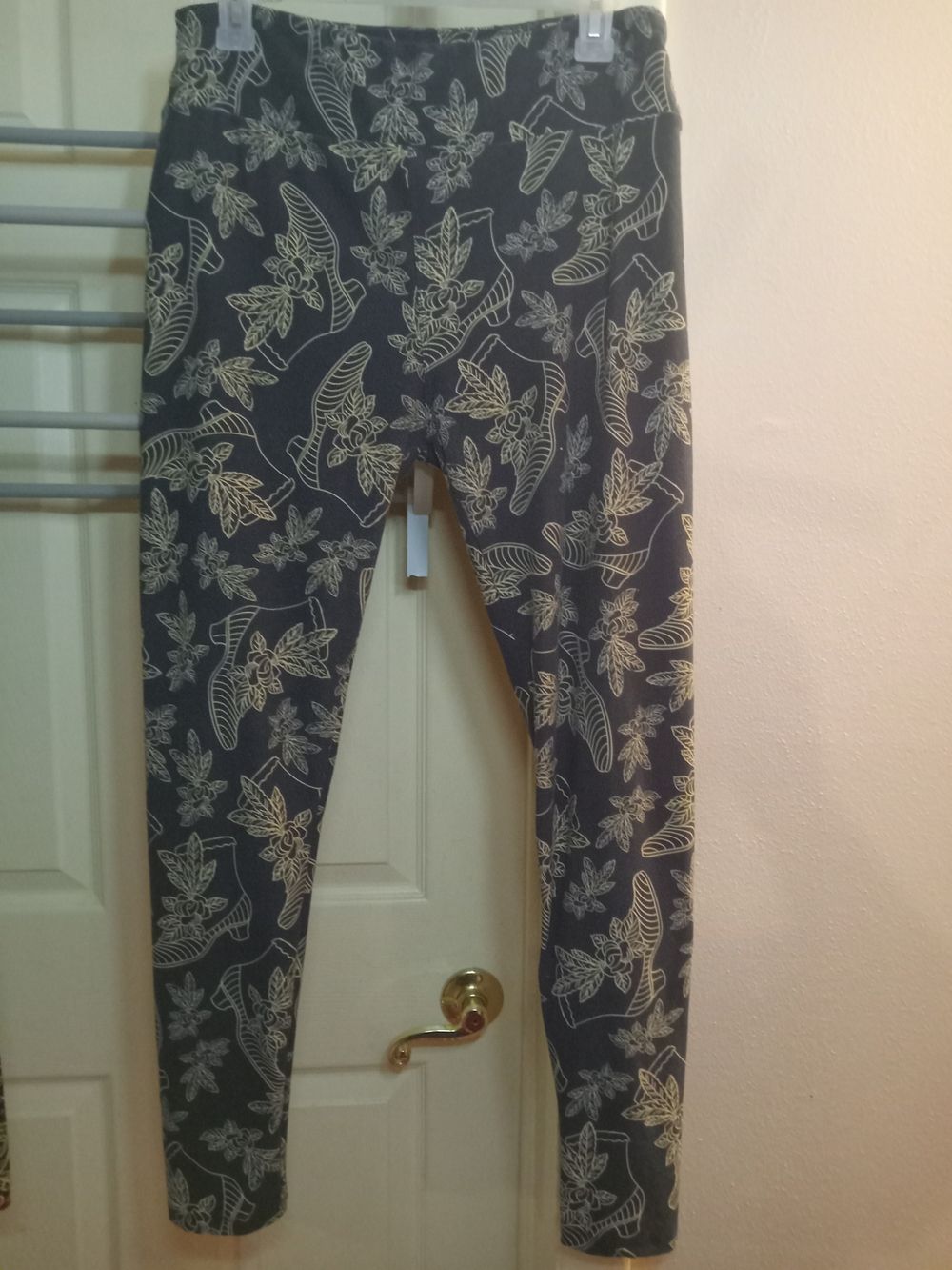 Lularoe Floral & Shoe Print Navy Leggings , Tc